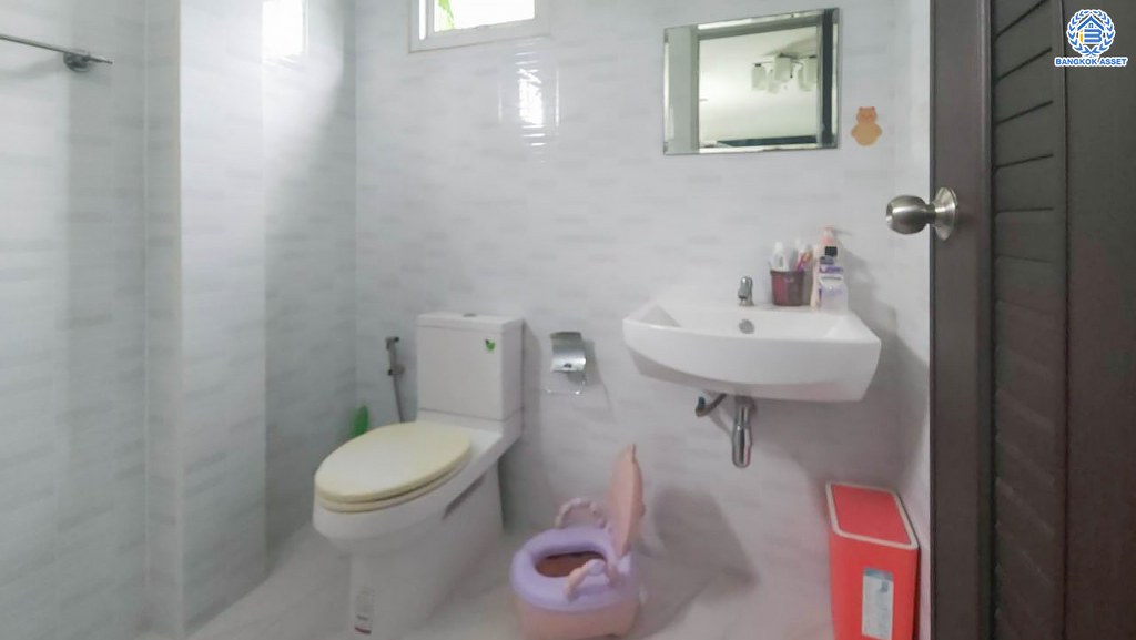 *****ทาวน์เฮ้าส์มือสอง โครงการ ซื่อตรง แกรนด์โฮม เกษตร-รัชโยธิน หลังมุม เนื้อที่ 44.20 ตร.ว. ฟังก์ชัน 4 ห้องนอน 4 ห้องน้ำ 2 ที่จอดรถ ฟังก์ชันครบครัน ติดถนนเมน พร้อมเข้าอยู่ โครงการบนทำเลเมือง เชื่อมต่อถนนรัชดาภิเษก ถนนลาดพร้าว ใกล้รถไฟฟ้าสายสีเขียว "สถานีเสนานิคม"