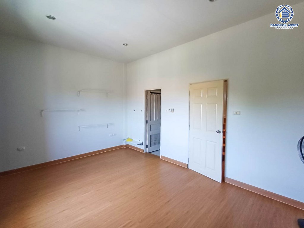 *****ทาวน์เฮ้าส์ 3 ชั้นมือสอง โครงการ ปริญลักษณ์ วงแหวน-สาทร เนื้อที่ 25.40 ตร.ว. ฟังก์ชัน 4 ห้องนอน 4 ห้องน้ำ พร้อมเข้าอยู่ โครงการบนทำเลเดินทางสะดวก เชื่อมต่อถนนกาญจนาภิเษก ถนนเพชรเกษม ถนนพุทธมณฑลสาย1 ใกล้ห้างสรรพสินค้า เดอะมอลล์ไลฟ์สโตร์ บางแค