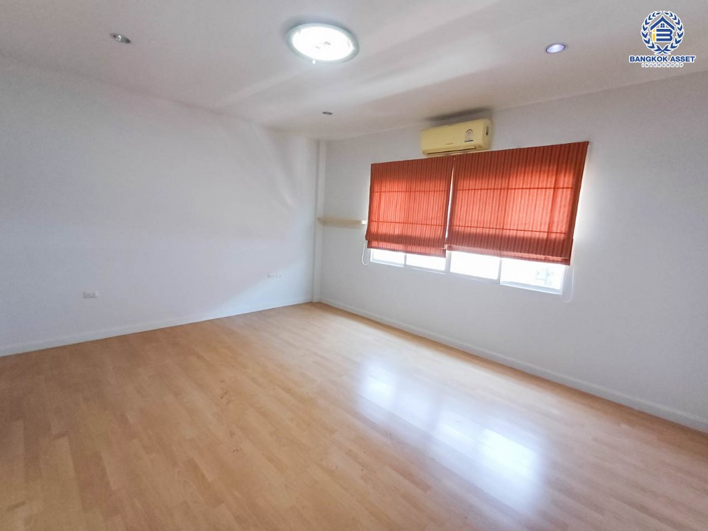 *****ทาวน์เฮ้าส์ 3 ชั้นมือสอง โครงการ ปริญลักษณ์ วงแหวน-สาทร เนื้อที่ 25.40 ตร.ว. ฟังก์ชัน 4 ห้องนอน 4 ห้องน้ำ พร้อมเข้าอยู่ โครงการบนทำเลเดินทางสะดวก เชื่อมต่อถนนกาญจนาภิเษก ถนนเพชรเกษม ถนนพุทธมณฑลสาย1 ใกล้ห้างสรรพสินค้า เดอะมอลล์ไลฟ์สโตร์ บางแค