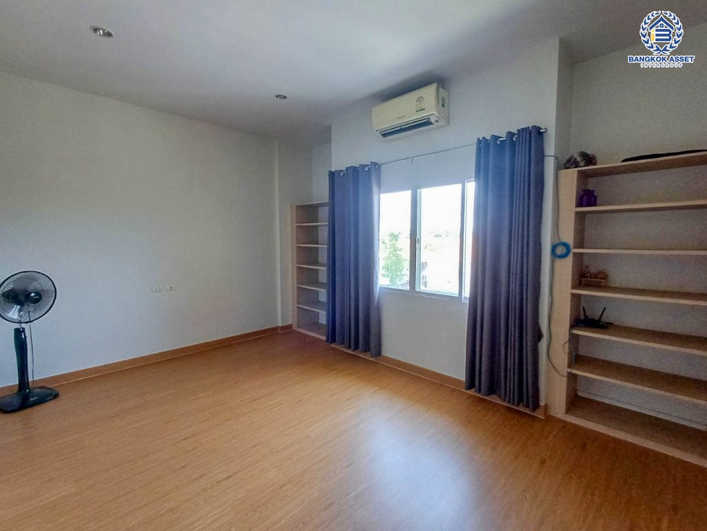 *****ทาวน์เฮ้าส์ 3 ชั้นมือสอง โครงการ ปริญลักษณ์ วงแหวน-สาทร เนื้อที่ 25.40 ตร.ว. ฟังก์ชัน 4 ห้องนอน 4 ห้องน้ำ พร้อมเข้าอยู่ โครงการบนทำเลเดินทางสะดวก เชื่อมต่อถนนกาญจนาภิเษก ถนนเพชรเกษม ถนนพุทธมณฑลสาย1 ใกล้ห้างสรรพสินค้า เดอะมอลล์ไลฟ์สโตร์ บางแค