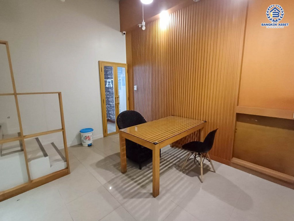 *****ทาวน์เฮ้าส์ 3 ชั้นมือสอง โครงการ ปริญลักษณ์ วงแหวน-สาทร เนื้อที่ 25.40 ตร.ว. ฟังก์ชัน 4 ห้องนอน 4 ห้องน้ำ พร้อมเข้าอยู่ โครงการบนทำเลเดินทางสะดวก เชื่อมต่อถนนกาญจนาภิเษก ถนนเพชรเกษม ถนนพุทธมณฑลสาย1 ใกล้ห้างสรรพสินค้า เดอะมอลล์ไลฟ์สโตร์ บางแค