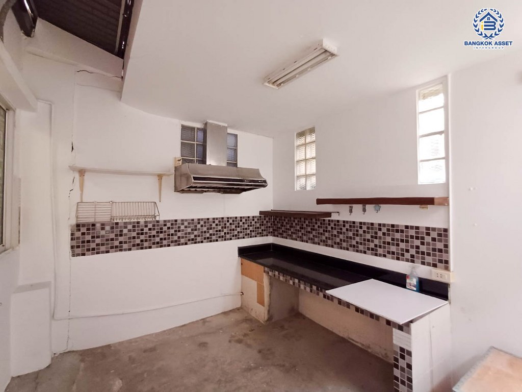 *****ทาวน์เฮ้าส์ 3 ชั้นมือสอง โครงการ ปริญลักษณ์ วงแหวน-สาทร เนื้อที่ 25.40 ตร.ว. ฟังก์ชัน 4 ห้องนอน 4 ห้องน้ำ พร้อมเข้าอยู่ โครงการบนทำเลเดินทางสะดวก เชื่อมต่อถนนกาญจนาภิเษก ถนนเพชรเกษม ถนนพุทธมณฑลสาย1 ใกล้ห้างสรรพสินค้า เดอะมอลล์ไลฟ์สโตร์ บางแค