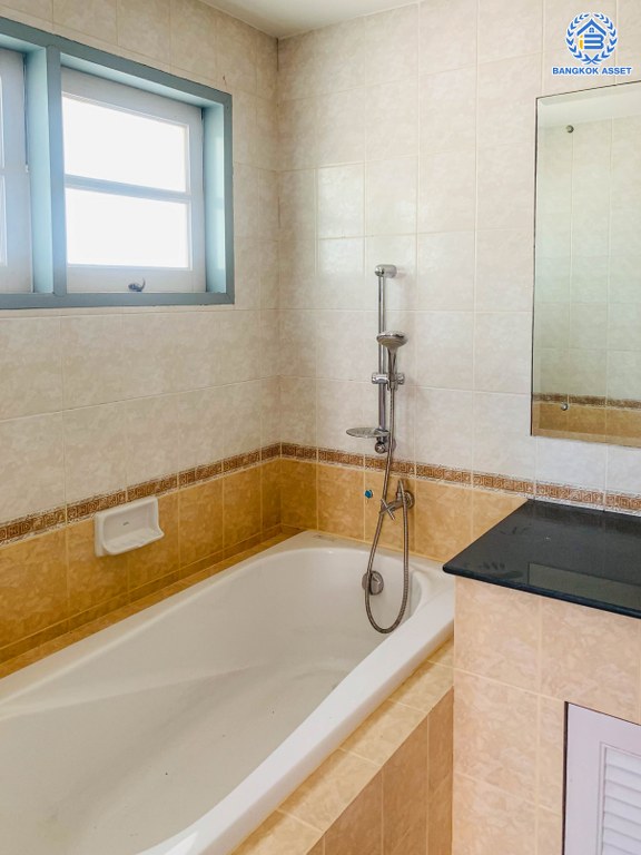 *****บ้านเดี่ยวมือสอง โครงการ กฤษดานคร39 ปิ่นเกล้า เนื้อที่ 120 ตร.ว. ฟังก์ชัน 4 ห้องนอน 3 ห้องน้ำ 2 ที่จอดรถ บ้านสวยทำเลดี พร้อมเข้าอยู่ โครงการบนทำเลเดินทางสะดวก เชื่อมต่อถนนบรมราชชนนี ถนนพุทธมณฑลสาย2 ถนนเพชรเกษม ใกล้ทางคู่ขนานลอยฟ้าบรมราชชนนี