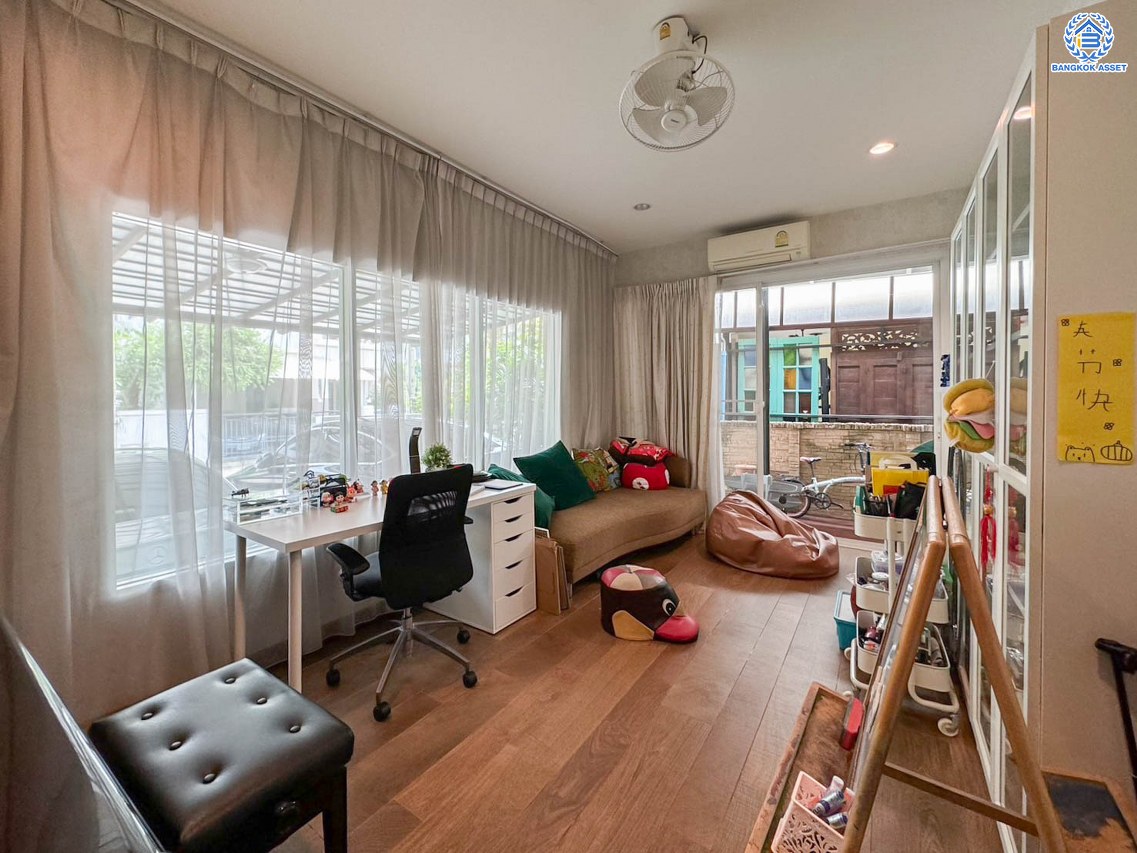 *****บ้านเดี่ยวมือสอง โครงการ เศรษฐสิริ ประชาชื่น หลังมุม เนื้อที่ 62.10 ตร.ว. ฟังก์ชัน 3 ห้องนอน 3 ห้องน้ำ 2 ที่จอดรถ สุดยอดความเป็นส่วนตัว ใจกลางแจ้งวัฒนะ ติดศูนย์ราชการแจ้งวัฒนะ โครงการมีคุณภาพบนทำเลเดินทางสะดวก เชื่อมต่อถนนสามัคคี ถนนประชาชื่น ถนนงามวงศ์วาน ใกล้เดอะมอลล์ งามวงศ์วาน และจุดขึ้นทางด่วน "ศรีรัช"