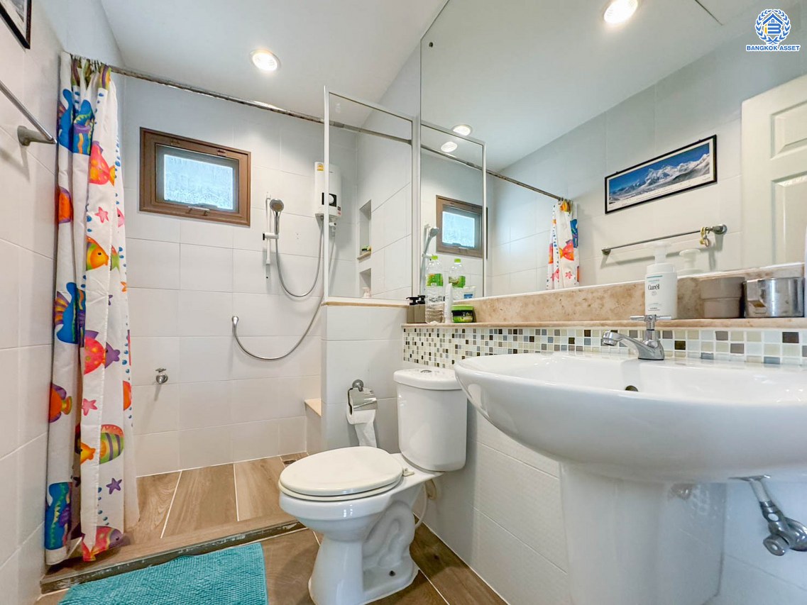 *****บ้านเดี่ยวมือสอง โครงการ เศรษฐสิริ ประชาชื่น หลังมุม เนื้อที่ 62.10 ตร.ว. ฟังก์ชัน 3 ห้องนอน 3 ห้องน้ำ 2 ที่จอดรถ สุดยอดความเป็นส่วนตัว ใจกลางแจ้งวัฒนะ ติดศูนย์ราชการแจ้งวัฒนะ โครงการมีคุณภาพบนทำเลเดินทางสะดวก เชื่อมต่อถนนสามัคคี ถนนประชาชื่น ถนนงามวงศ์วาน ใกล้เดอะมอลล์ งามวงศ์วาน และจุดขึ้นทางด่วน "ศรีรัช"