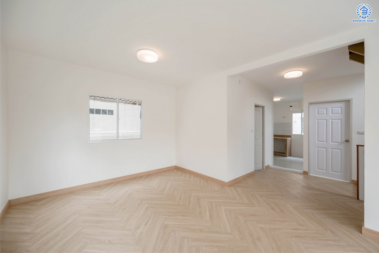 บ้านมือสองตกแต่งใหม่ โครงการ พฤกษาวิลเลจ10 บางใหญ่ เนื้อที่ 51 ตร.ว. ตอบโจทย์ทุกการอยู่อาศัย ฟังก์ชัน 3 ห้องนอน 2 ห้องน้ำ 1 ที่จอดรถ บรรยากาศเป็นส่วนตัว บนทำเลศักยภาพ เชื่อมต่อถนนกาญจนาภิเษก ใกล้เซ็นทรัลเวสต์เกต ทางด่วน "ศรีรัช" และรถไฟฟ้า "สถานีตลาดบางใหญ่"