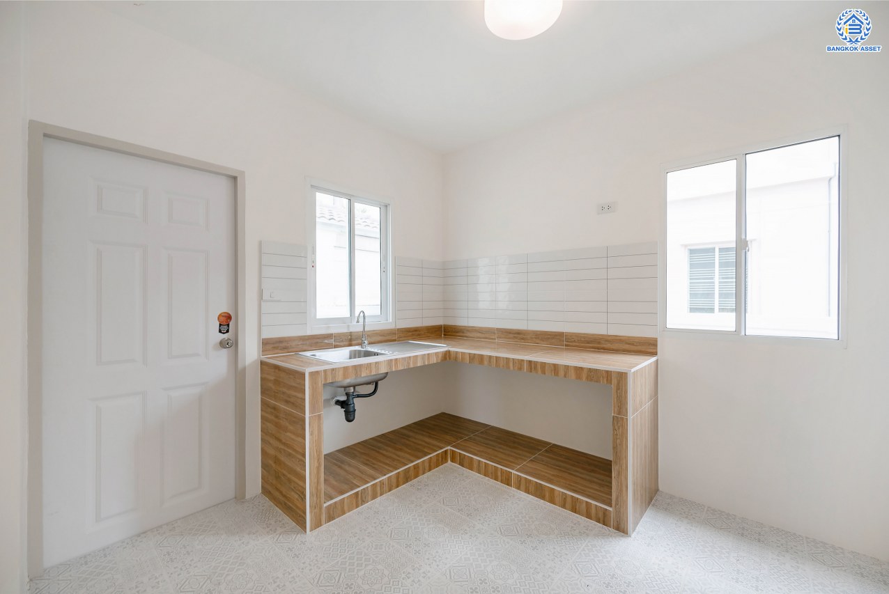 บ้านมือสองตกแต่งใหม่ โครงการ พฤกษาวิลเลจ10 บางใหญ่ เนื้อที่ 51 ตร.ว. ตอบโจทย์ทุกการอยู่อาศัย ฟังก์ชัน 3 ห้องนอน 2 ห้องน้ำ 1 ที่จอดรถ บรรยากาศเป็นส่วนตัว บนทำเลศักยภาพ เชื่อมต่อถนนกาญจนาภิเษก ใกล้เซ็นทรัลเวสต์เกต ทางด่วน "ศรีรัช" และรถไฟฟ้า "สถานีตลาดบางใหญ่"