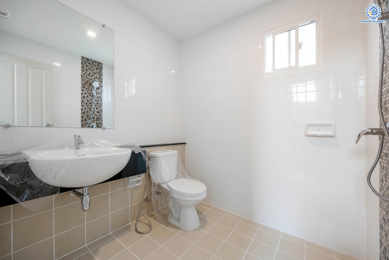 บ้านมือสองตกแต่งใหม่ โครงการ พฤกษาวิลเลจ10 บางใหญ่ เนื้อที่ 51 ตร.ว. ตอบโจทย์ทุกการอยู่อาศัย ฟังก์ชัน 3 ห้องนอน 2 ห้องน้ำ 1 ที่จอดรถ บรรยากาศเป็นส่วนตัว บนทำเลศักยภาพ เชื่อมต่อถนนกาญจนาภิเษก ใกล้เซ็นทรัลเวสต์เกต ทางด่วน "ศรีรัช" และรถไฟฟ้า "สถานีตลาดบางใหญ่"