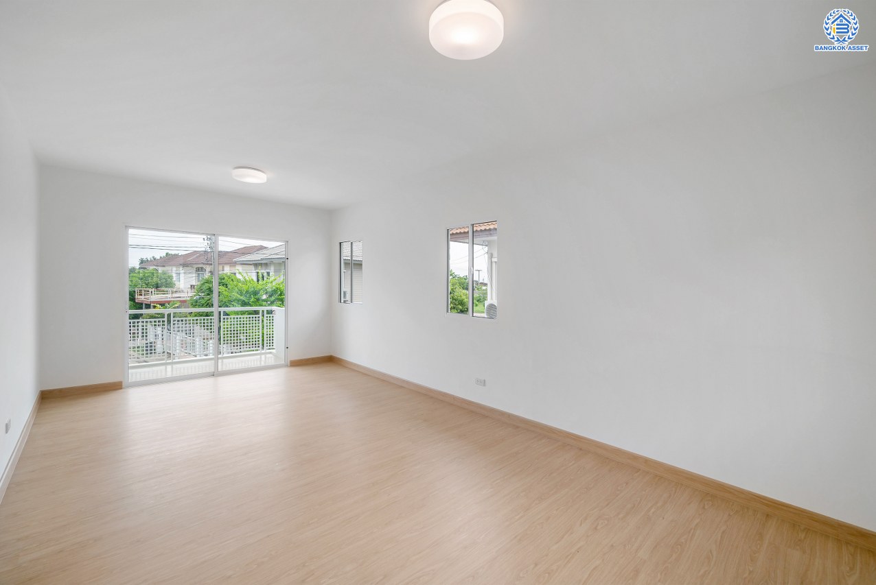 บ้านมือสองตกแต่งใหม่ โครงการ พฤกษาวิลเลจ10 บางใหญ่ เนื้อที่ 51 ตร.ว. ตอบโจทย์ทุกการอยู่อาศัย ฟังก์ชัน 3 ห้องนอน 2 ห้องน้ำ 1 ที่จอดรถ บรรยากาศเป็นส่วนตัว บนทำเลศักยภาพ เชื่อมต่อถนนกาญจนาภิเษก ใกล้เซ็นทรัลเวสต์เกต ทางด่วน "ศรีรัช" และรถไฟฟ้า "สถานีตลาดบางใหญ่"