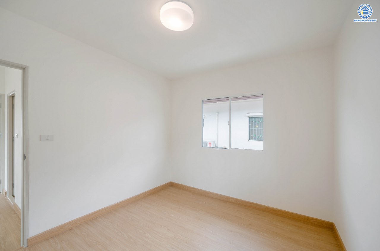 บ้านมือสองตกแต่งใหม่ โครงการ พฤกษาวิลเลจ10 บางใหญ่ เนื้อที่ 51 ตร.ว. ตอบโจทย์ทุกการอยู่อาศัย ฟังก์ชัน 3 ห้องนอน 2 ห้องน้ำ 1 ที่จอดรถ บรรยากาศเป็นส่วนตัว บนทำเลศักยภาพ เชื่อมต่อถนนกาญจนาภิเษก ใกล้เซ็นทรัลเวสต์เกต ทางด่วน "ศรีรัช" และรถไฟฟ้า "สถานีตลาดบางใหญ่"