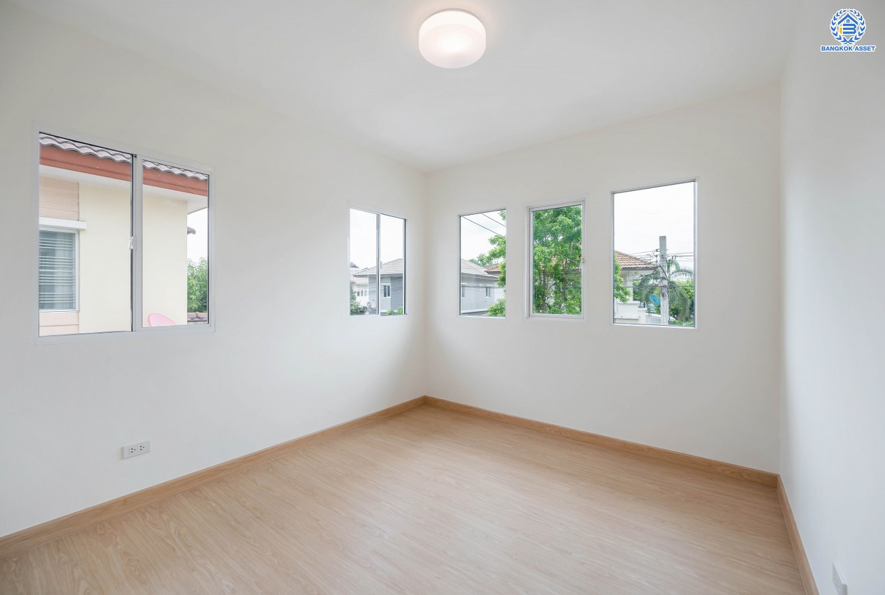 บ้านมือสองตกแต่งใหม่ โครงการ พฤกษาวิลเลจ10 บางใหญ่ เนื้อที่ 51 ตร.ว. ตอบโจทย์ทุกการอยู่อาศัย ฟังก์ชัน 3 ห้องนอน 2 ห้องน้ำ 1 ที่จอดรถ บรรยากาศเป็นส่วนตัว บนทำเลศักยภาพ เชื่อมต่อถนนกาญจนาภิเษก ใกล้เซ็นทรัลเวสต์เกต ทางด่วน "ศรีรัช" และรถไฟฟ้า "สถานีตลาดบางใหญ่"