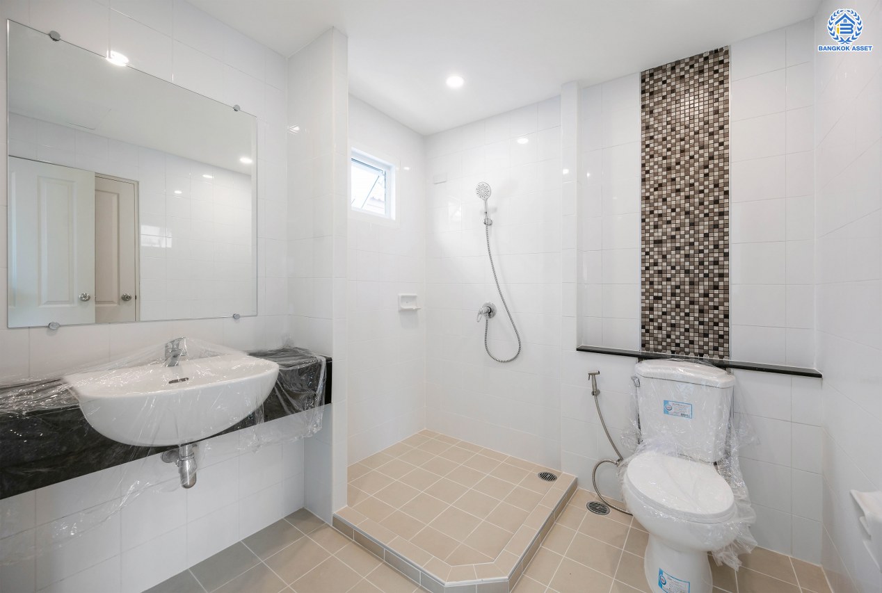 บ้านมือสองตกแต่งใหม่ โครงการ พฤกษาวิลเลจ10 บางใหญ่ เนื้อที่ 51 ตร.ว. ตอบโจทย์ทุกการอยู่อาศัย ฟังก์ชัน 3 ห้องนอน 2 ห้องน้ำ 1 ที่จอดรถ บรรยากาศเป็นส่วนตัว บนทำเลศักยภาพ เชื่อมต่อถนนกาญจนาภิเษก ใกล้เซ็นทรัลเวสต์เกต ทางด่วน "ศรีรัช" และรถไฟฟ้า "สถานีตลาดบางใหญ่"