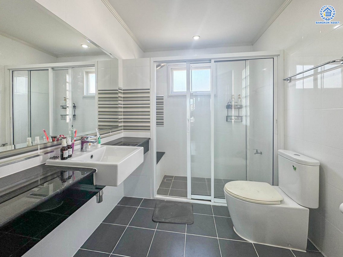 *****บ้านเดี่ยวมือสอง โครงการ ศุภาลัย พาร์ควิลล์ วงแหวน-ราชพฤกษ์ เนื้อที่กว้าง 67.50 ตร.ว. ฟังก์ชัน 3 ห้องนอน 3 ห้องน้ำ 2 ที่จอดรถ บ้านสภาพดีเยี่ยม พร้อมเข้าอยู่ บนทำเลเดินทางสะดวก เชื่อมต่อถนนสะพานนนทบุรีบางบัวทอง ถนนกาญจนาภิเษก ถนนราชพฤกษ์ ใกล้ห้างสรรพสินค้าเซ็นทรัลเวสต์เกต