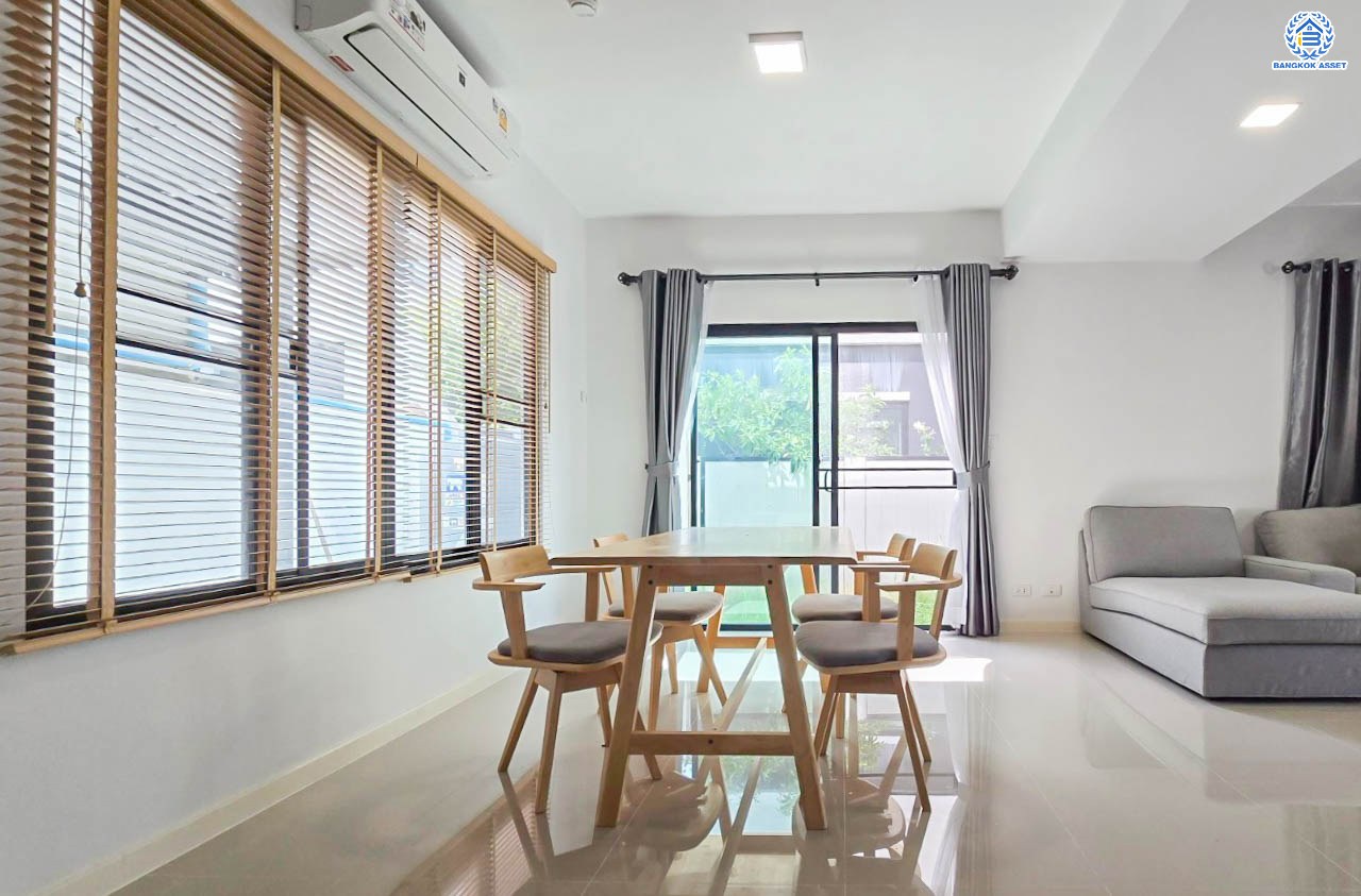 *****บ้านแฝดมือสองนนทบุรี โครงการ เดอะคอนเนค44 กาญจนาภิเษก-กันตนา เนื้อที่กว้างมากถึง 35.5 ตร.ว. ฟังก์ชัน 3 ห้องนอน 2 ห้องน้ำ 2 ที่จอดรถ บนทำเลดีมาก เดินทางสะดวกเชื่อมต่อ ถนนกาญจนาภิเษก, ถนนนครอินทร์ ใกล้ห้างเซ็นทรัลเวสต์เกตและโรงเรียนเทพศิรินทร์...