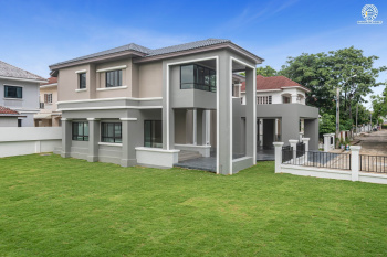 บ้านมือสองตกแต่งใหม่ โครงการ พฤกษ์ภิรมย์รีเจนท์ ปิ่นเกล้า บนสังคมคุณภาพจากแบรนด์ Q.House หลังใหญ่กว่า 228.9 ตร.ว. ดีไซน์ทันสมัย ฟังก์ชัน 5 ห้องนอน (ห้องนอนชั้นล่าง 1 ห้อง) 6 ห้องน้ำ 2 ห้องอเนกประสงค์ 1 ห้องแม่บ้าน จอดรถได้ 3 คัน บนที่สุดแห่งทำเลศักยภาพ หน้าโครงการติดถนนกาญจนาภิเษก เชื่อมต่อทุกการเดินทาง ใกล้จุดขึ้นทางด่วน "ศรีรัช" และรถไฟฟ้าสายสีม่วง "สถานีตลาดบางใหญ่"...