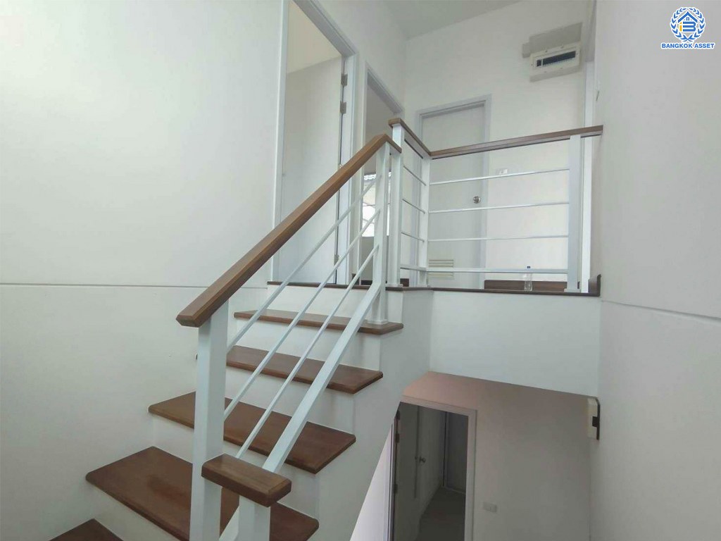 *****บ้านแฝดมือสอง โครงการ เอ็ม เวนิว เวสต์เกต เนื้อที่ 39.70 ตร.ว. ฟังก์ชัน 3 ห้องนอน 3 ห้องน้ำ 2 ที่จอดรถ บ้านสวย พร้อมเข้าอยู่ ทำเลดีเดินทางสะดวก เชื่อมต่อถนนคลองถนน ถนนกาญจนาภิเษก ถนนบ้านกล้วย-ไทรน้อย ใกล้รถไฟฟ้าสายสีม่วง "สถานีคลองบางไผ่" และห้างสรรพสินค้าเซ็นทรัล เวสต์เกต