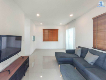 *****บ้านแฝดมือสอง โครงการ เอ็ม เวนิว เวสต์เกต เนื้อที่ 39.70 ตร.ว. ฟังก์ชัน 3 ห้องนอน 3 ห้องน้ำ 2 ที่จอดรถ บ้านสวย พร้อมเข้าอยู่ ทำเลดีเดินทางสะดวก เชื่อมต่อถนนคลองถนน ถนนกาญจนาภิเษก ถนนบ้านกล้วย-ไทรน้อย ใกล้รถไฟฟ้าสายสีม่วง "สถานีคลองบางไผ่" และห้างสรรพสินค้าเซ็นทรัล เวสต์เกต