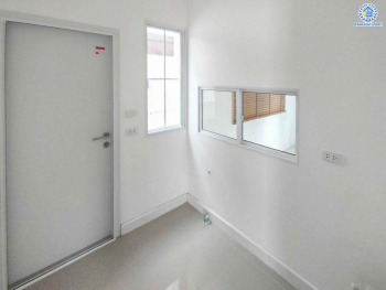 *****บ้านแฝดมือสอง โครงการ เอ็ม เวนิว เวสต์เกต เนื้อที่ 39.70 ตร.ว. ฟังก์ชัน 3 ห้องนอน 3 ห้องน้ำ 2 ที่จอดรถ บ้านสวย พร้อมเข้าอยู่ ทำเลดีเดินทางสะดวก เชื่อมต่อถนนคลองถนน ถนนกาญจนาภิเษก ถนนบ้านกล้วย-ไทรน้อย ใกล้รถไฟฟ้าสายสีม่วง "สถานีคลองบางไผ่" และห้างสรรพสินค้าเซ็นทรัล เวสต์เกต