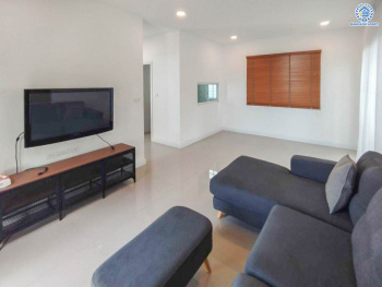 *****บ้านแฝดมือสอง โครงการ เอ็ม เวนิว เวสต์เกต เนื้อที่ 39.70 ตร.ว. ฟังก์ชัน 3 ห้องนอน 3 ห้องน้ำ 2 ที่จอดรถ บ้านสวย พร้อมเข้าอยู่ ทำเลดีเดินทางสะดวก เชื่อมต่อถนนคลองถนน ถนนกาญจนาภิเษก ถนนบ้านกล้วย-ไทรน้อย ใกล้รถไฟฟ้าสายสีม่วง "สถานีคลองบางไผ่" และห้างสรรพสินค้าเซ็นทรัล เวสต์เกต