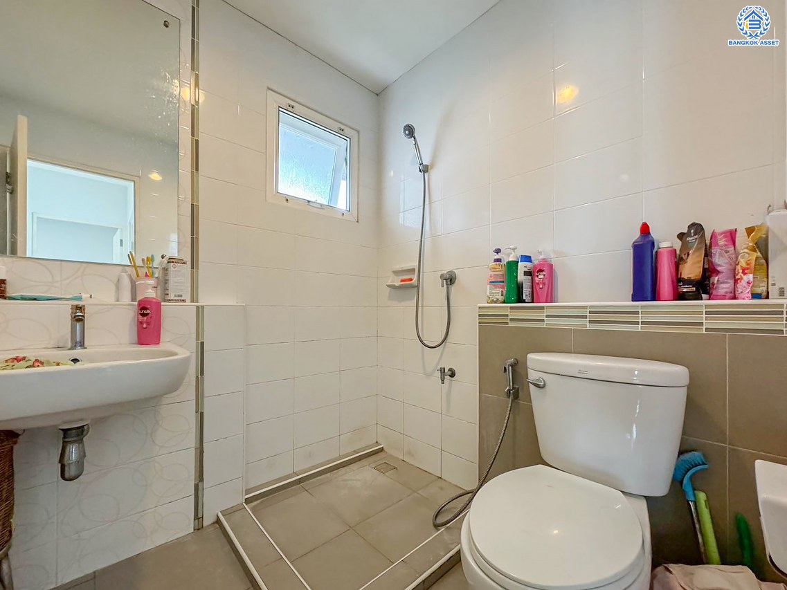 *****บ้านเดี่ยวมือสอง โครงการคุณภาพ ชัยพฤกษ์ ปิ่นเกล้า-กาญจนาฯ เนื้อที่ 50.40 ตร.ว. ฟังก์ชัน 3 ห้องนอน 3 ห้องน้ำ 2 ที่จอดรถ พร้อมอยู่ สภาพแวดล้อมดี เดินทางสะดวก เชื่อมต่อถนนนครอินทร์ ถนนกาญจนาภิเษก ใกล้รถไฟฟ้าสายสีม่วง "สถานีตลาดบางใหญ่" และจุดขึ้นทางด่วน "ศรีรัช"