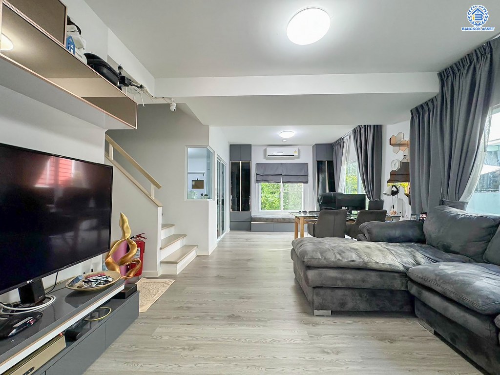 *****บ้านแฝดมือสอง โครงการ วิลลาจจิโอ ปิ่นเกล้า-ศาลายา เนื้อที่ 35 ตร.ว. ฟังก์ชัน 3 ห้องนอน 2 ห้องน้ำ 2 ที่จอดรถ บ้านพร้อมเข้าอยู่ บนทำเลดี เข้า-ออกได้หลายเส้นทาง เชื่อมต่อถนนสำเร็จพัฒนา ถนนศาลาธรรมสพน์ ถนนกรุงนนท์-จงถนอม ใกล้เซ็นทรัล ปิ่นเกล้า และจุดขึ้นทางด่วน "ศรีรัช"