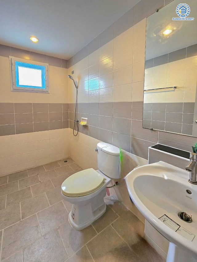 *****บ้านเดี่ยวมือสอง โครงการ คุณาภัทร6 บ้านกล้วย-ไทรน้อย หลังใหญ่เนื้อที่ 60 ตร.ว. ฟังก์ชัน 3 ห้องนอน 3 ห้องน้ำ จอดรถได้ 2 คัน แถมฟรีเครื่องปรับอากาศ 3 เครื่อง สะดวกสบายทุกการเดินทาง เชื่อมต่อหลายเส้นทาง ใกล้เซ็นทรัล เวสต์เกต ในราคาสุดคุ้ม