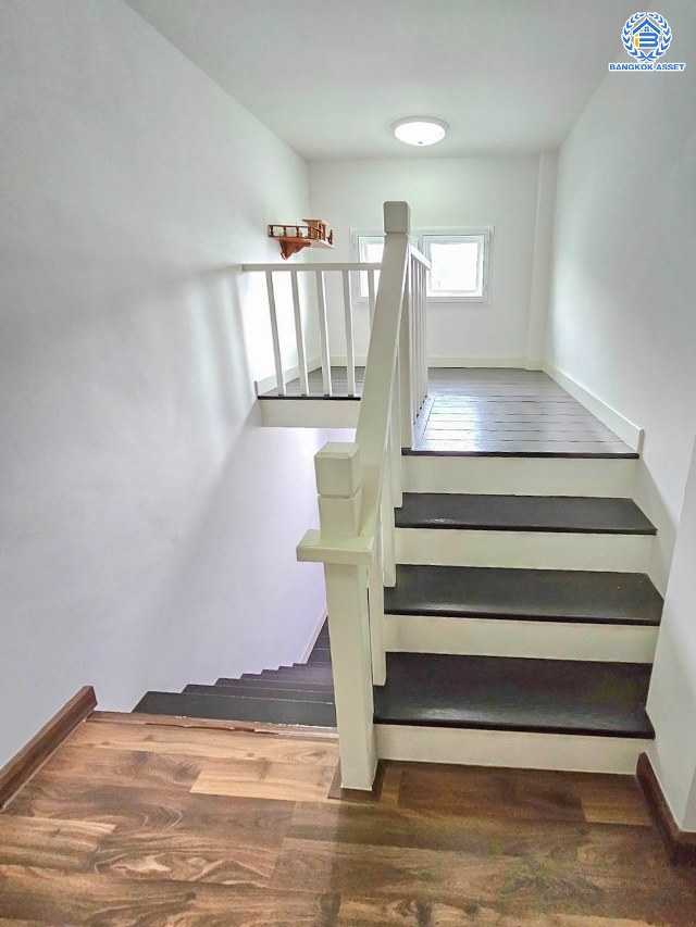 *****บ้านเดี่ยวมือสอง โครงการ คุณาภัทร6 บ้านกล้วย-ไทรน้อย หลังใหญ่เนื้อที่ 60 ตร.ว. ฟังก์ชัน 3 ห้องนอน 3 ห้องน้ำ จอดรถได้ 2 คัน แถมฟรีเครื่องปรับอากาศ 3 เครื่อง สะดวกสบายทุกการเดินทาง เชื่อมต่อหลายเส้นทาง ใกล้เซ็นทรัล เวสต์เกต ในราคาสุดคุ้ม