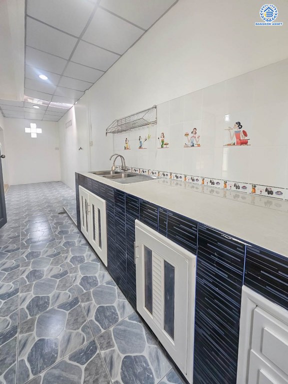 บ้านแฝดมือสอง โครงการ เพอร์เฟคพาร์ค วัดพระนอน เนื้อที่ 35.70 ตร.ว. ฟังก์ชัน 3 ห้องนอน 2 ห้องน้ำ 2 ที่จอดรถ ฟังก์ชันครบครัน ใกล้แหล่งอำนวยความสะดวก และคอมมูนิตี้มอลล์ เชื่อมต่อถนนกาญจนาภิเษก ถนนกรุงนนท์-จงถนอม ถนนคลองถนน ใกล้รถไฟฟ้าสายสีม่วง "สถานีตลาดบางใหญ่" และจุดขึ้นทางด่วน "ศรีรัช"...