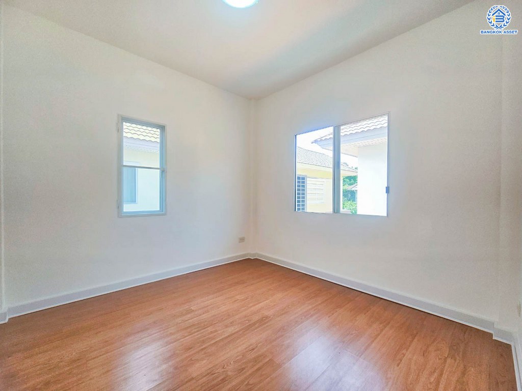 บ้านแฝดมือสอง โครงการ เพอร์เฟคพาร์ค วัดพระนอน เนื้อที่ 35.70 ตร.ว. ฟังก์ชัน 3 ห้องนอน 2 ห้องน้ำ 2 ที่จอดรถ ฟังก์ชันครบครัน ใกล้แหล่งอำนวยความสะดวก และคอมมูนิตี้มอลล์ เชื่อมต่อถนนกาญจนาภิเษก ถนนกรุงนนท์-จงถนอม ถนนคลองถนน ใกล้รถไฟฟ้าสายสีม่วง "สถานีตลาดบางใหญ่" และจุดขึ้นทางด่วน "ศรีรัช"...