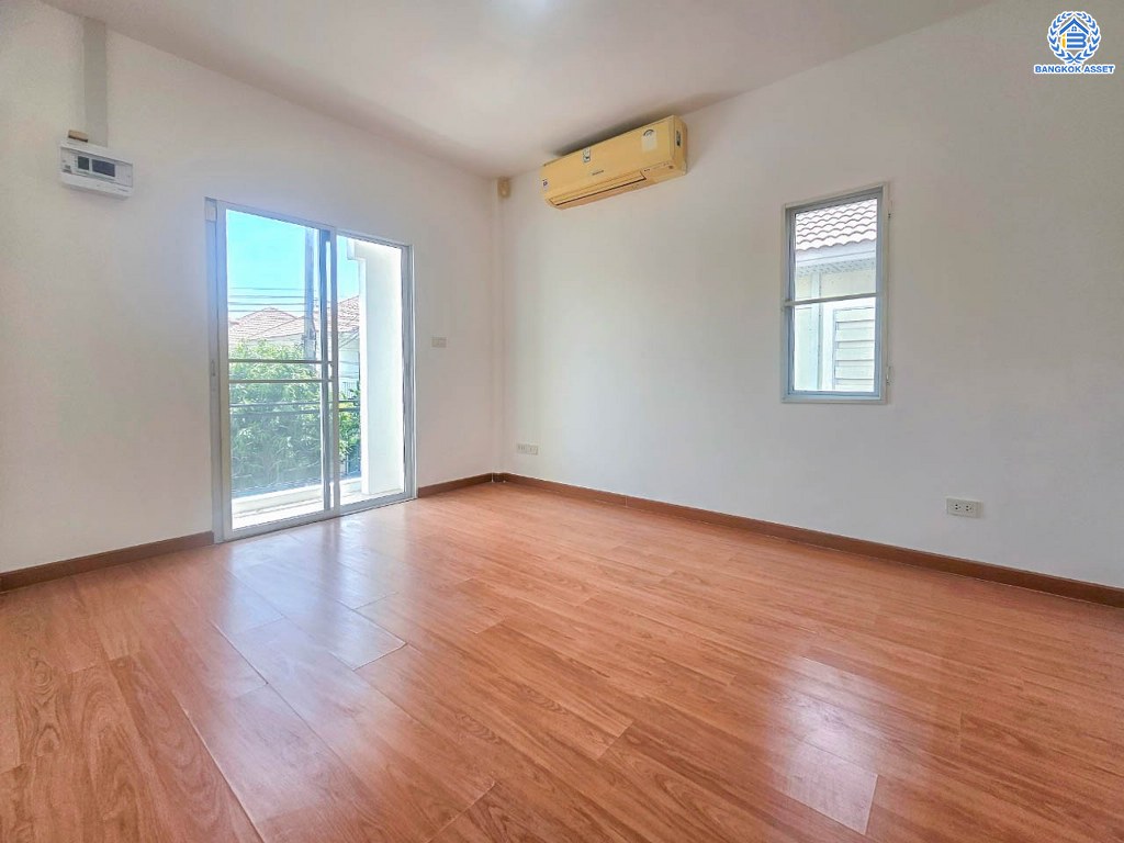 บ้านแฝดมือสอง โครงการ เพอร์เฟคพาร์ค วัดพระนอน เนื้อที่ 35.70 ตร.ว. ฟังก์ชัน 3 ห้องนอน 2 ห้องน้ำ 2 ที่จอดรถ ฟังก์ชันครบครัน ใกล้แหล่งอำนวยความสะดวก และคอมมูนิตี้มอลล์ เชื่อมต่อถนนกาญจนาภิเษก ถนนกรุงนนท์-จงถนอม ถนนคลองถนน ใกล้รถไฟฟ้าสายสีม่วง "สถานีตลาดบางใหญ่" และจุดขึ้นทางด่วน "ศรีรัช"...