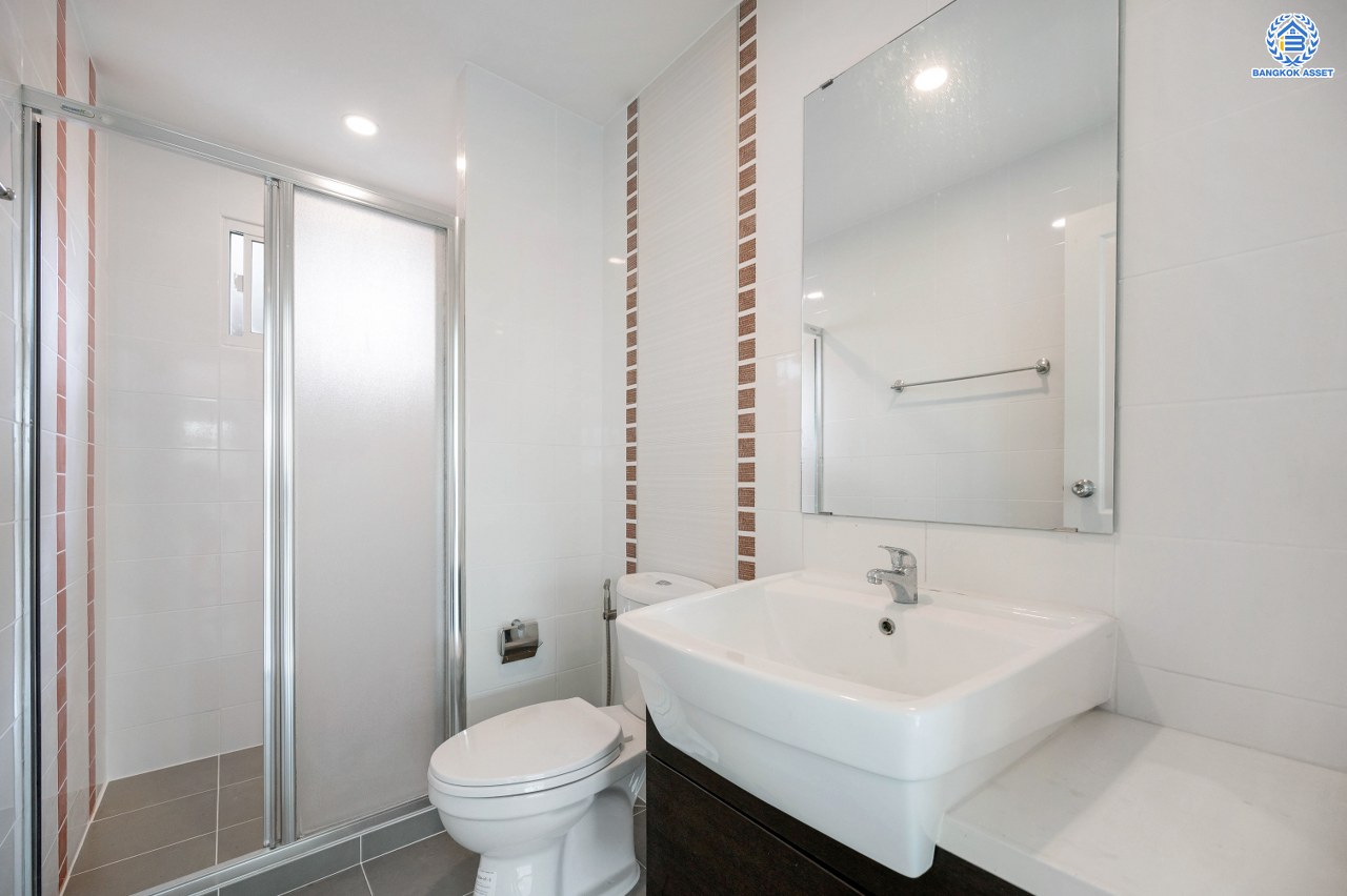 บ้านมือสองตกแต่งใหม่สุด Private โครงการ ภัสสร7 รัตนาธิเบศร์ พื้นที่กว้างกว่า 55.3 ตร.ว. หลังริม พื้นที่ใช้สอย 263.82 ตร.ม. รองรับทุกความสุขด้วยฟังก์ชัน 3 ห้องนอน 2 ห้องน้ำ บนทำเลเดินทางสะดวก เชื่อมต่อถนนรัตนาธิเบศร์ ถนนราชพฤกษ์ ถนนราชพฤกษ์ ใกล้รถไฟฟ้าสายสีม่วง "สถานีบางพลู"...