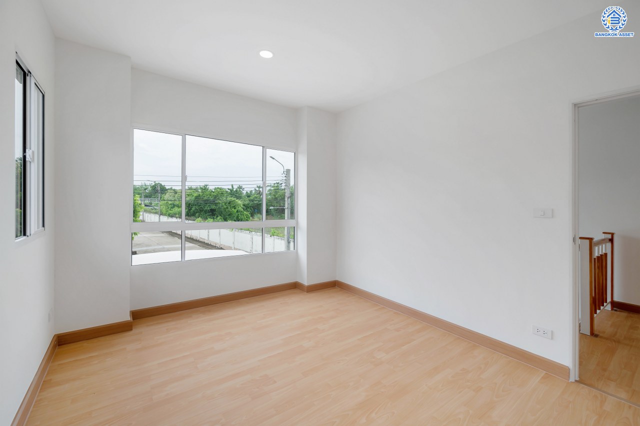 บ้านมือสองตกแต่งใหม่สุด Private โครงการ ภัสสร7 รัตนาธิเบศร์ พื้นที่กว้างกว่า 55.3 ตร.ว. หลังริม พื้นที่ใช้สอย 263.82 ตร.ม. รองรับทุกความสุขด้วยฟังก์ชัน 3 ห้องนอน 2 ห้องน้ำ บนทำเลเดินทางสะดวก เชื่อมต่อถนนรัตนาธิเบศร์ ถนนราชพฤกษ์ ถนนราชพฤกษ์ ใกล้รถไฟฟ้าสายสีม่วง "สถานีบางพลู"...