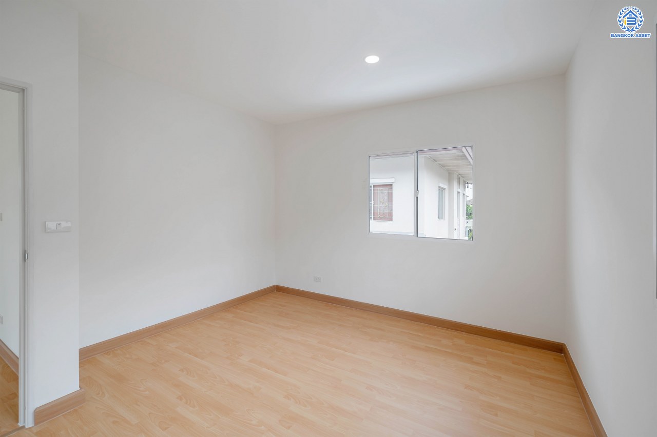 บ้านมือสองตกแต่งใหม่สุด Private โครงการ ภัสสร7 รัตนาธิเบศร์ พื้นที่กว้างกว่า 55.3 ตร.ว. หลังริม พื้นที่ใช้สอย 263.82 ตร.ม. รองรับทุกความสุขด้วยฟังก์ชัน 3 ห้องนอน 2 ห้องน้ำ บนทำเลเดินทางสะดวก เชื่อมต่อถนนรัตนาธิเบศร์ ถนนราชพฤกษ์ ถนนราชพฤกษ์ ใกล้รถไฟฟ้าสายสีม่วง "สถานีบางพลู"...