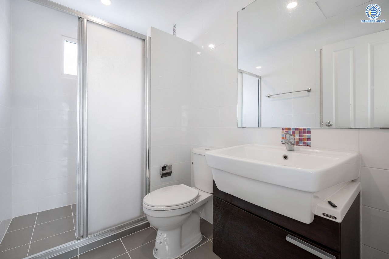 บ้านมือสองตกแต่งใหม่สุด Private โครงการ ภัสสร7 รัตนาธิเบศร์ พื้นที่กว้างกว่า 55.3 ตร.ว. หลังริม พื้นที่ใช้สอย 263.82 ตร.ม. รองรับทุกความสุขด้วยฟังก์ชัน 3 ห้องนอน 2 ห้องน้ำ บนทำเลเดินทางสะดวก เชื่อมต่อถนนรัตนาธิเบศร์ ถนนราชพฤกษ์ ถนนราชพฤกษ์ ใกล้รถไฟฟ้าสายสีม่วง "สถานีบางพลู"...