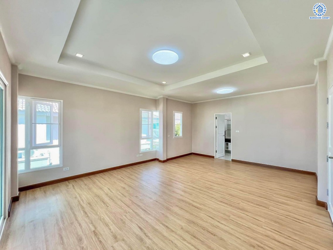 บ้านเดี่ยวมือสอง โครงการ ศุภาลัย พรีมา วิลล่า เนื้อที่ 102.50 ตร.ว. พื้นที่ใช้สอย 270 ตร.ม. ฟังก์ชัน 4 ห้องนอน 3 ห้องน้ำ 3 ที่จอดรถ บ้านสวยทำเลดี  พร้อมอยู่ บนทำเลเดินทางสะดวก เชื่อมต่อถนนวงแหวนกาญจนาภิเษก ถนนบรมราชชนนี ใกล้เซ็นทรัลปิ่นเกล้า และจุดขึ้นทางต่างระดับบรมราชชนนี