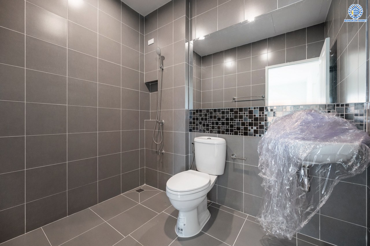 บ้านมือสองตกแต่งใหม่ โครงการ ธารา ราชพฤกษ์-ปิ่นเกล้า บ้านสวย พร้อมอยู่ เนื้อที่ 64.9 ตร.ว. ฟังก์ชัน 3 ห้องนอน 3 ห้องน้ำ จอดรถได้ 2 คัน บนทำเลเชื่อมต่อถนนกาญจนาภิเษก ใกล้รถไฟฟ้าสายสีแดง "สถานีตลิ่งชัน" และจุดขึ้นทางด่วน "ศรีรัช" รายล้อมด้วยสิ่งอำนวยความสะดวกครบครัน...