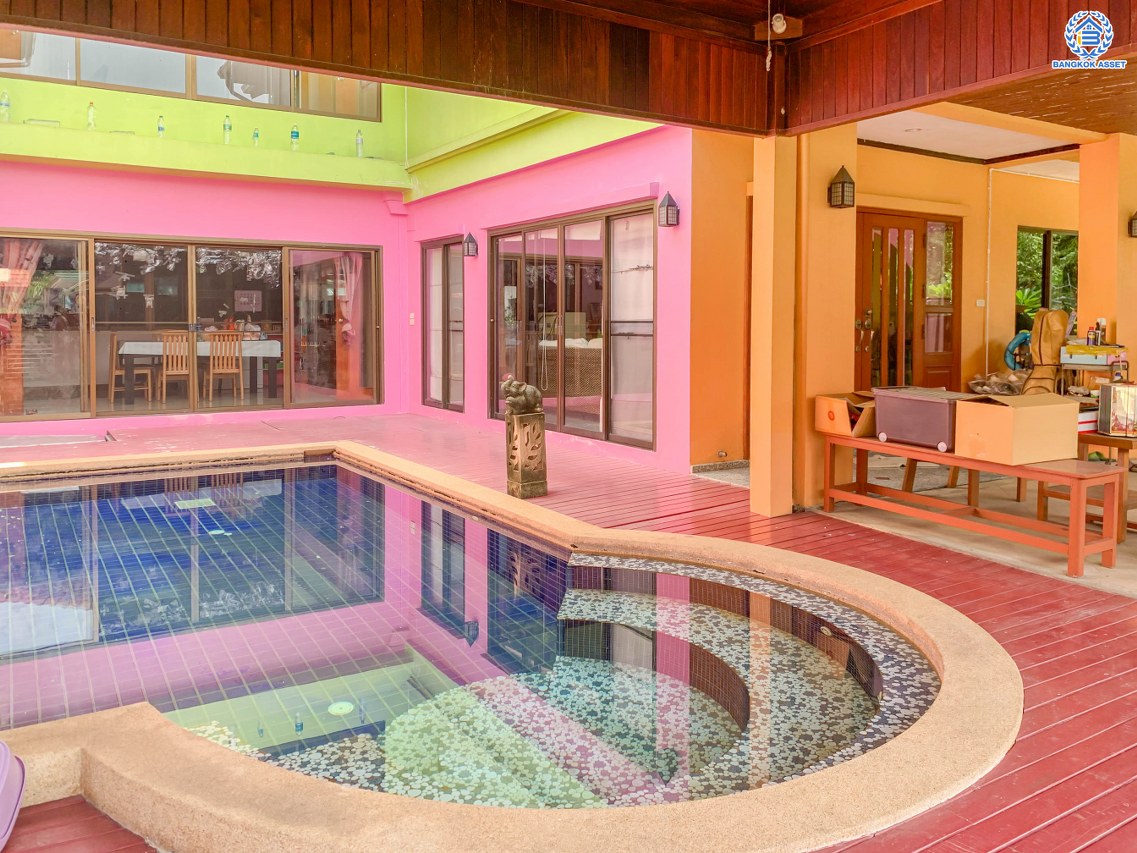 *****บ้านเดี่ยวมือสอง โครงการ พงษ์ศิริชัย พุทธมณฑลสาย3 เนื้อที่ 133 ตร.ว. พื้นที่ใช้สอยถึง 300 ตร.ม. ฟังก์ชันจัดเต็ม 6 ห้องนอน 4 ห้องน้ำ จอดรถได้ 2 คัน บนทำเลเชื่อมต่อเมืองอย่างรวดเร็ว ใกล้ทางคู่ขนานลอยฟ้าบรมราชชนนี ทางด่วน "กาญจนาภิเษก" ม.มหิดล และเซ็นทรัลปิ่นเกล้า