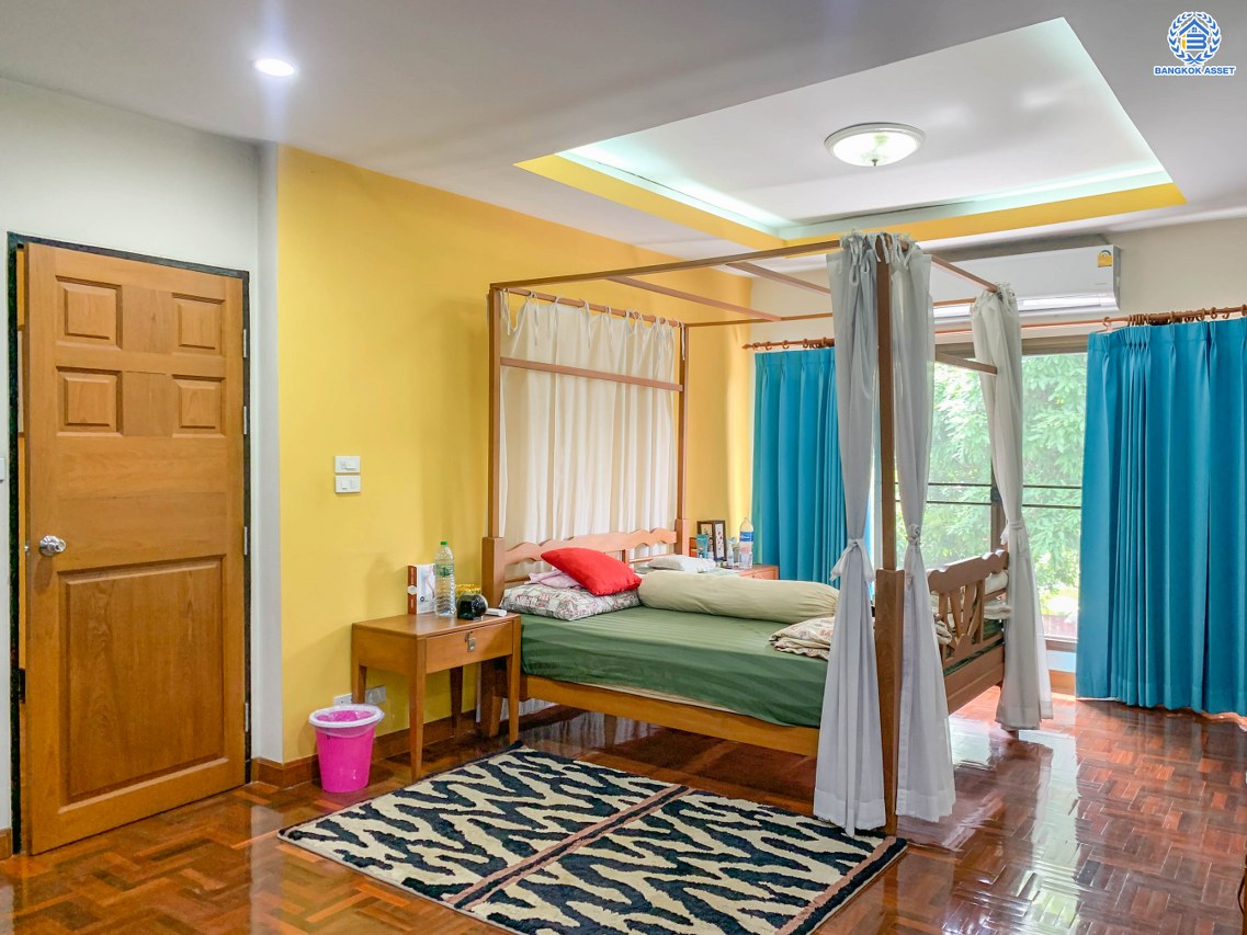 *****บ้านเดี่ยวมือสอง โครงการ พงษ์ศิริชัย พุทธมณฑลสาย3 เนื้อที่ 133 ตร.ว. พื้นที่ใช้สอยถึง 300 ตร.ม. ฟังก์ชันจัดเต็ม 6 ห้องนอน 4 ห้องน้ำ จอดรถได้ 2 คัน บนทำเลเชื่อมต่อเมืองอย่างรวดเร็ว ใกล้ทางคู่ขนานลอยฟ้าบรมราชชนนี ทางด่วน "กาญจนาภิเษก" ม.มหิดล และเซ็นทรัลปิ่นเกล้า