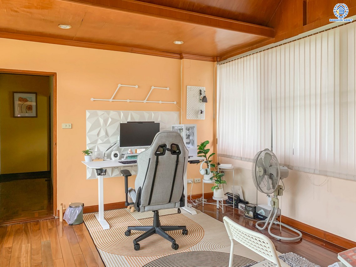 *****บ้านเดี่ยวมือสอง โครงการ พงษ์ศิริชัย พุทธมณฑลสาย3 เนื้อที่ 133 ตร.ว. พื้นที่ใช้สอยถึง 300 ตร.ม. ฟังก์ชันจัดเต็ม 6 ห้องนอน 4 ห้องน้ำ จอดรถได้ 2 คัน บนทำเลเชื่อมต่อเมืองอย่างรวดเร็ว ใกล้ทางคู่ขนานลอยฟ้าบรมราชชนนี ทางด่วน "กาญจนาภิเษก" ม.มหิดล และเซ็นทรัลปิ่นเกล้า