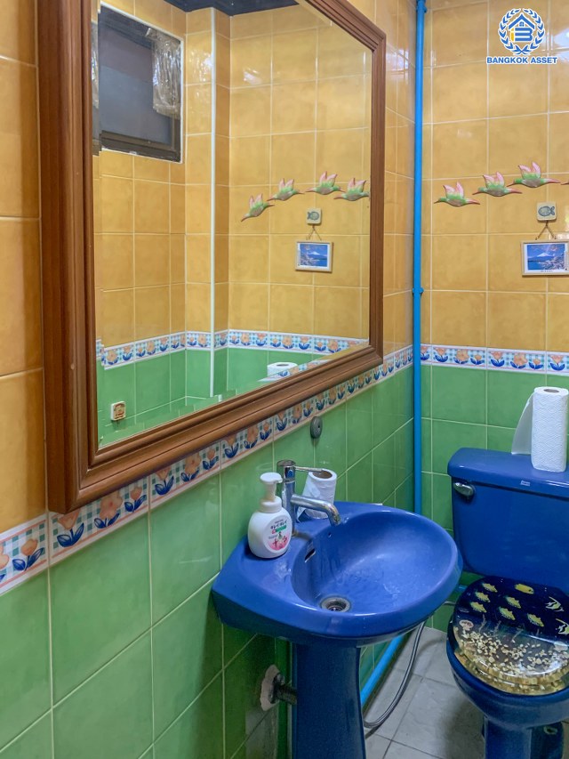 *****บ้านเดี่ยวมือสอง โครงการ พงษ์ศิริชัย พุทธมณฑลสาย3 เนื้อที่ 133 ตร.ว. พื้นที่ใช้สอยถึง 300 ตร.ม. ฟังก์ชันจัดเต็ม 6 ห้องนอน 4 ห้องน้ำ จอดรถได้ 2 คัน บนทำเลเชื่อมต่อเมืองอย่างรวดเร็ว ใกล้ทางคู่ขนานลอยฟ้าบรมราชชนนี ทางด่วน "กาญจนาภิเษก" ม.มหิดล และเซ็นทรัลปิ่นเกล้า