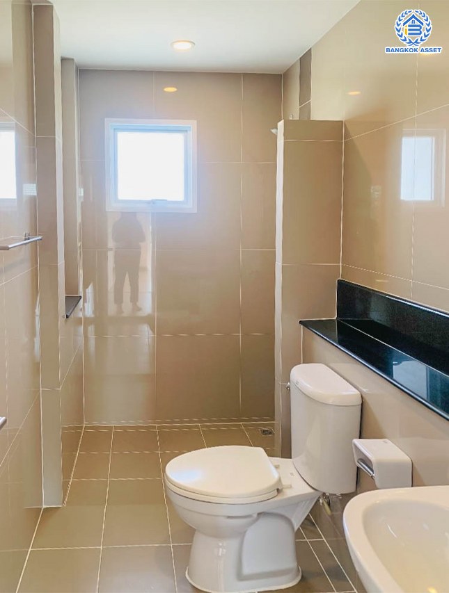 *****บ้านเดี่ยวมือสอง โครงการ ชวนชื่นแกรนด์ เอกชัย-บางบอน เนื้อที่ 100 ตร.ว. ฟังก์ชัน 4 ห้องนอน 4 ห้องน้ำ 2 ที่จอดรถ เนื้อที่ข้างบ้านกว้างขวาง ฟรี เครื่องปรับอากาศ 5 เครื่อง โครงการบนทำเลดี เชื่อมต่อถนนเอกชัย ถนนพระราม2 ใกล้รถไฟฟ้าสายสีน้ำเงิน "สถานีสถานีหลักสอง" และจุดขึ้นทางด่วน "กาญจนาภิเษก"