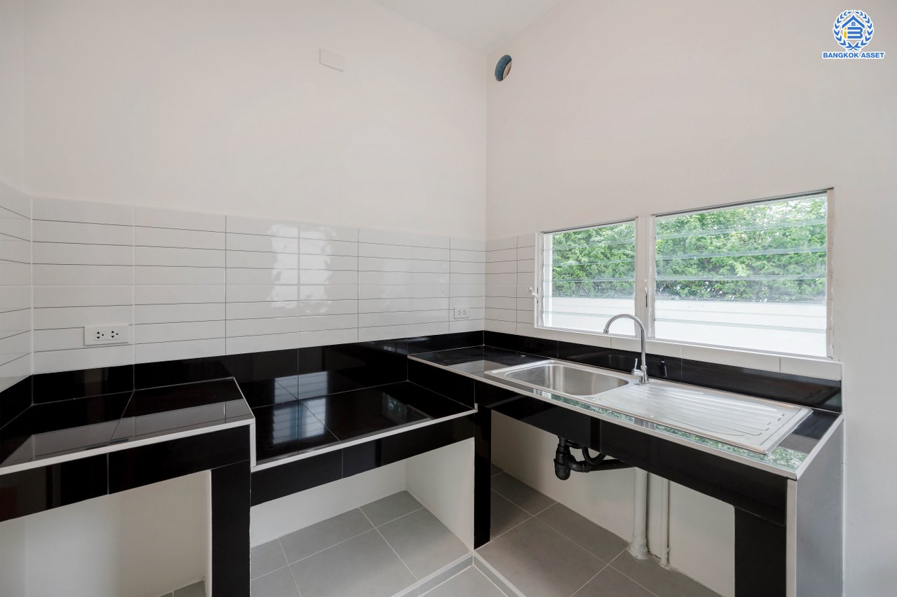 บ้านมือสองตกแต่งใหม่ โครงการ ชัยพฤกษ์ รัตนาธิเบศร์-วงแหวน เนื้อที่กว้าง 57 ตร.ว. ฟังก์ชัน 3 ห้องนอน 3 ห้องน้ำ 2 ที่จอดรถ คุณภาพจาก L&H สภาพดีมาก พร้อมอยู่ บนทำเลดี เชื่อมต่อถนนรัตนาธิเบศร์ ถนนบางกรวย-ไทรน้อย ถนนกาญจนาภิเษก ใกล้รถไฟฟ้าสายสีม่วง "สถานีคลองบางไผ่"...