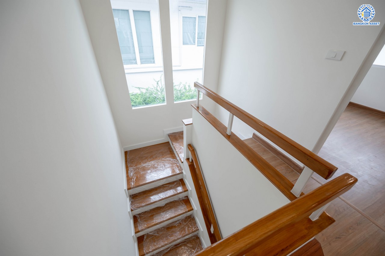 บ้านมือสองตกแต่งใหม่ โครงการ ชัยพฤกษ์ รัตนาธิเบศร์-วงแหวน เนื้อที่กว้าง 57 ตร.ว. ฟังก์ชัน 3 ห้องนอน 3 ห้องน้ำ 2 ที่จอดรถ คุณภาพจาก L&H สภาพดีมาก พร้อมอยู่ บนทำเลดี เชื่อมต่อถนนรัตนาธิเบศร์ ถนนบางกรวย-ไทรน้อย ถนนกาญจนาภิเษก ใกล้รถไฟฟ้าสายสีม่วง "สถานีคลองบางไผ่"...