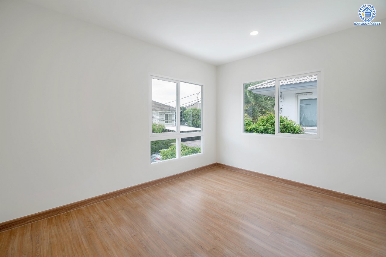 บ้านมือสองตกแต่งใหม่ โครงการ ชัยพฤกษ์ รัตนาธิเบศร์-วงแหวน เนื้อที่กว้าง 57 ตร.ว. ฟังก์ชัน 3 ห้องนอน 3 ห้องน้ำ 2 ที่จอดรถ คุณภาพจาก L&H สภาพดีมาก พร้อมอยู่ บนทำเลดี เชื่อมต่อถนนรัตนาธิเบศร์ ถนนบางกรวย-ไทรน้อย ถนนกาญจนาภิเษก ใกล้รถไฟฟ้าสายสีม่วง "สถานีคลองบางไผ่"...