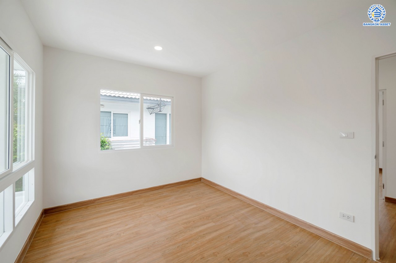 บ้านมือสองตกแต่งใหม่ โครงการ ชัยพฤกษ์ รัตนาธิเบศร์-วงแหวน เนื้อที่กว้าง 57 ตร.ว. ฟังก์ชัน 3 ห้องนอน 3 ห้องน้ำ 2 ที่จอดรถ คุณภาพจาก L&H สภาพดีมาก พร้อมอยู่ บนทำเลดี เชื่อมต่อถนนรัตนาธิเบศร์ ถนนบางกรวย-ไทรน้อย ถนนกาญจนาภิเษก ใกล้รถไฟฟ้าสายสีม่วง "สถานีคลองบางไผ่"...