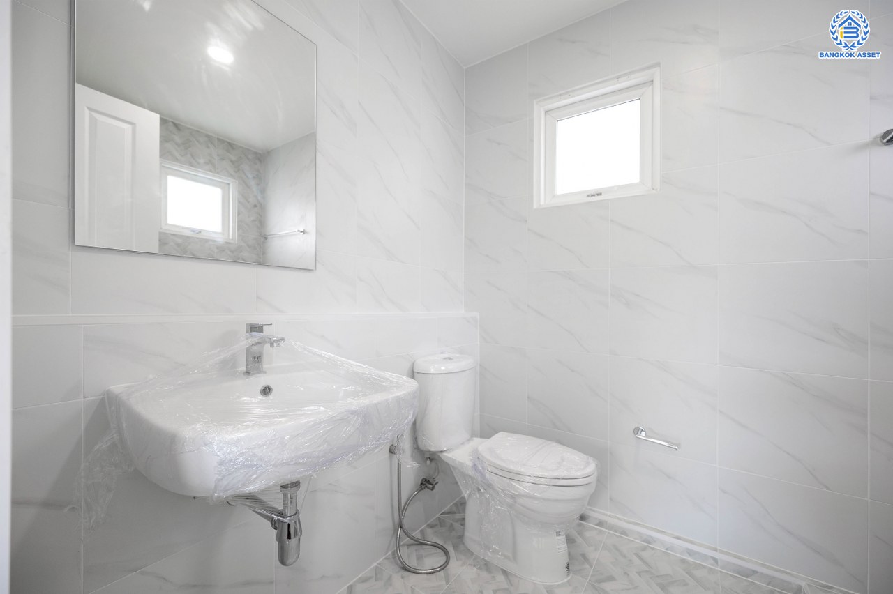 บ้านมือสองตกแต่งใหม่ โครงการ ชัยพฤกษ์ รัตนาธิเบศร์-วงแหวน เนื้อที่กว้าง 57 ตร.ว. ฟังก์ชัน 3 ห้องนอน 3 ห้องน้ำ 2 ที่จอดรถ คุณภาพจาก L&H สภาพดีมาก พร้อมอยู่ บนทำเลดี เชื่อมต่อถนนรัตนาธิเบศร์ ถนนบางกรวย-ไทรน้อย ถนนกาญจนาภิเษก ใกล้รถไฟฟ้าสายสีม่วง "สถานีคลองบางไผ่"...