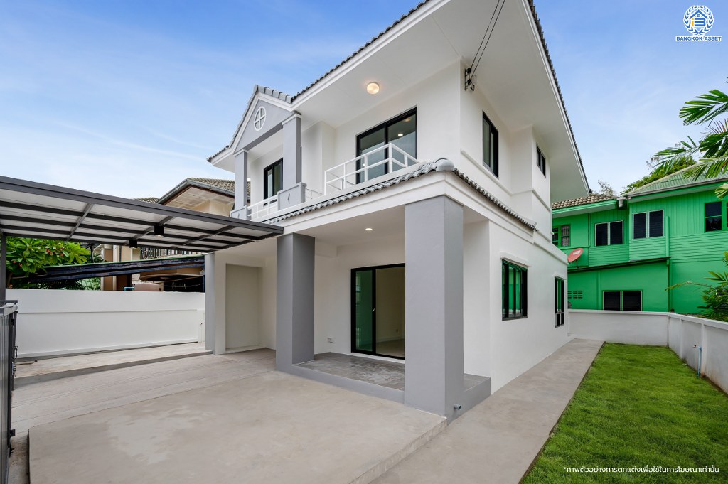 บ้านมือสองตกแต่งใหม่ โครงการ ดิเอมเมอรัล การ์เด้น1 ดีไซน์ทันสมัย เนื้อที่ 52.7 ตร.ว. พร้อมฟังก์ชัน 3 ห้องนอน 2 ห้องน้ำ 1 ห้องอเนกประสงค์ จอดรถได้ 1 คัน สะดวกทุกการเดิน เชื่อมต่อทั้งถนนรัตนาธิเบศร์, ถนนราชพฤกษ์ และถนนชัยพฤกษ์ ใกล้โรงเรียนเด่นหล้า รถไฟฟ้าสายสีม่วงสถานี "บางพลู" และโรบินสัน ราชพฤกษ์