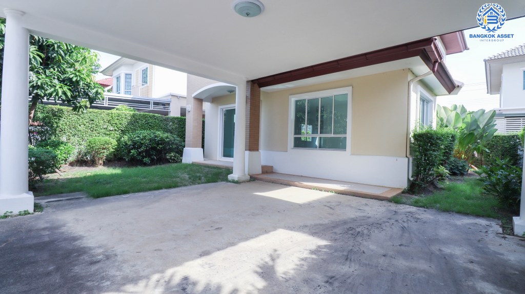 *****บ้านเดี่ยวมือสองย่านปทุมธานี โครงการ ชวนชื่นกรีนบาวด์ กรุงเทพ-ปทุมธานี บ้านสวยพร้อมเข้าอยู่ ภายในโครงการสภาพแวดล้อมดีมาก ใกล้สนามกอล์ฟ เนื้อที่ 56.2 ตร.ว. ฟังก์ชัน 3 ห้องนอน 3 ห้องน้ำ 2 ที่จอด บนทำเลเดินทางสะดวก เชื่อมต่อถนนหลายเส้นทาง ใกล้จุดขึ้นทางด่วน "อุดรรัถยา"