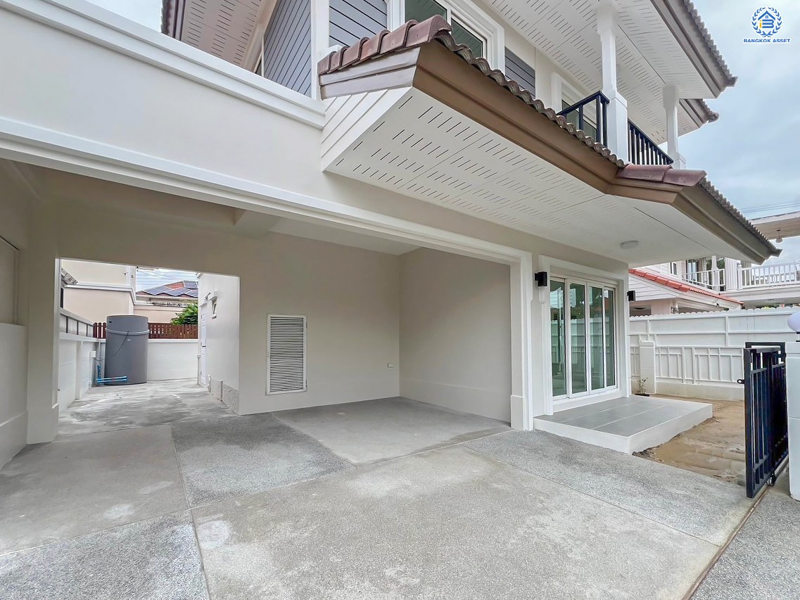 บ้านมือสองตกแต่งใหม่ โครงการ เพอร์เฟคพาร์ค วัดพระนอน จากแบรนด์ Property Perfect เนื้อที่ 36 ตร.ว. พื้นที่ใช้สอย 80.74 ตร.ม. ฟังก์ชัน 3 ห้องนอน 3 ห้องน้ำ 2 ที่จอดรถ พร้อม Facilities ครบครัน บนทำเลเชื่อมต่อถนนกาญจนาฯ ใกล้ทางด่วน "ศรีรัช" เซ็นทรัลเวสต์เกต และรถไฟฟ้าสายสีม่วง "สถานีตลาดบางใหญ่"