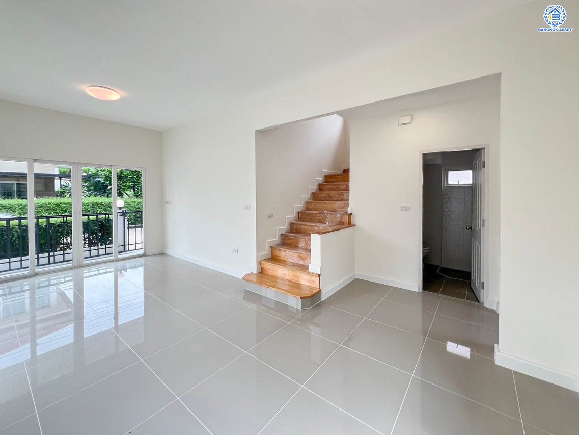 บ้านมือสองตกแต่งใหม่ โครงการ เพอร์เฟคพาร์ค วัดพระนอน จากแบรนด์ Property Perfect เนื้อที่ 36 ตร.ว. พื้นที่ใช้สอย 80.74 ตร.ม. ฟังก์ชัน 3 ห้องนอน 3 ห้องน้ำ 2 ที่จอดรถ พร้อม Facilities ครบครัน บนทำเลเชื่อมต่อถนนกาญจนาฯ ใกล้ทางด่วน "ศรีรัช" เซ็นทรัลเวสต์เกต และรถไฟฟ้าสายสีม่วง "สถานีตลาดบางใหญ่"